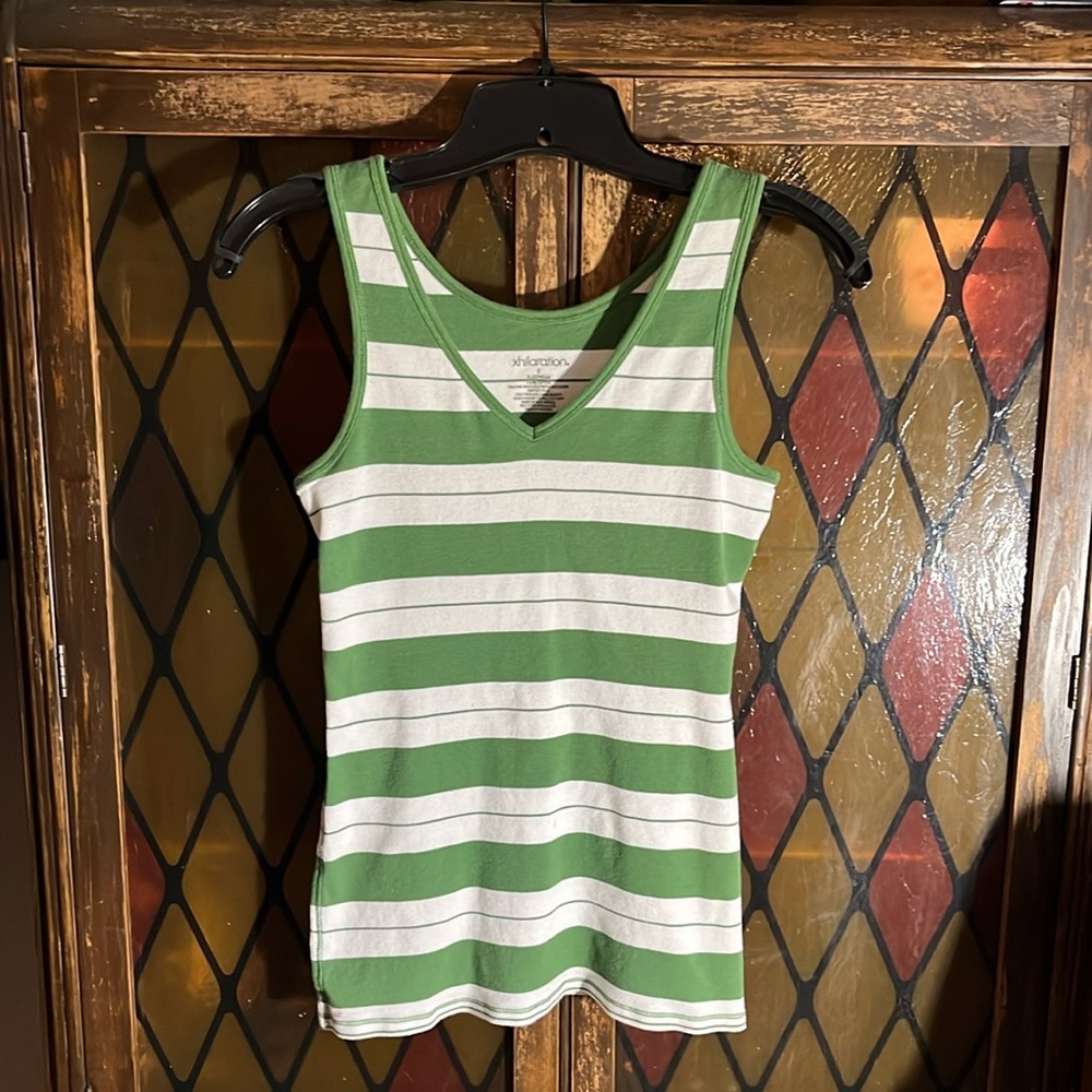 ✨2 for $15✨ Xhilaration green & white tank top